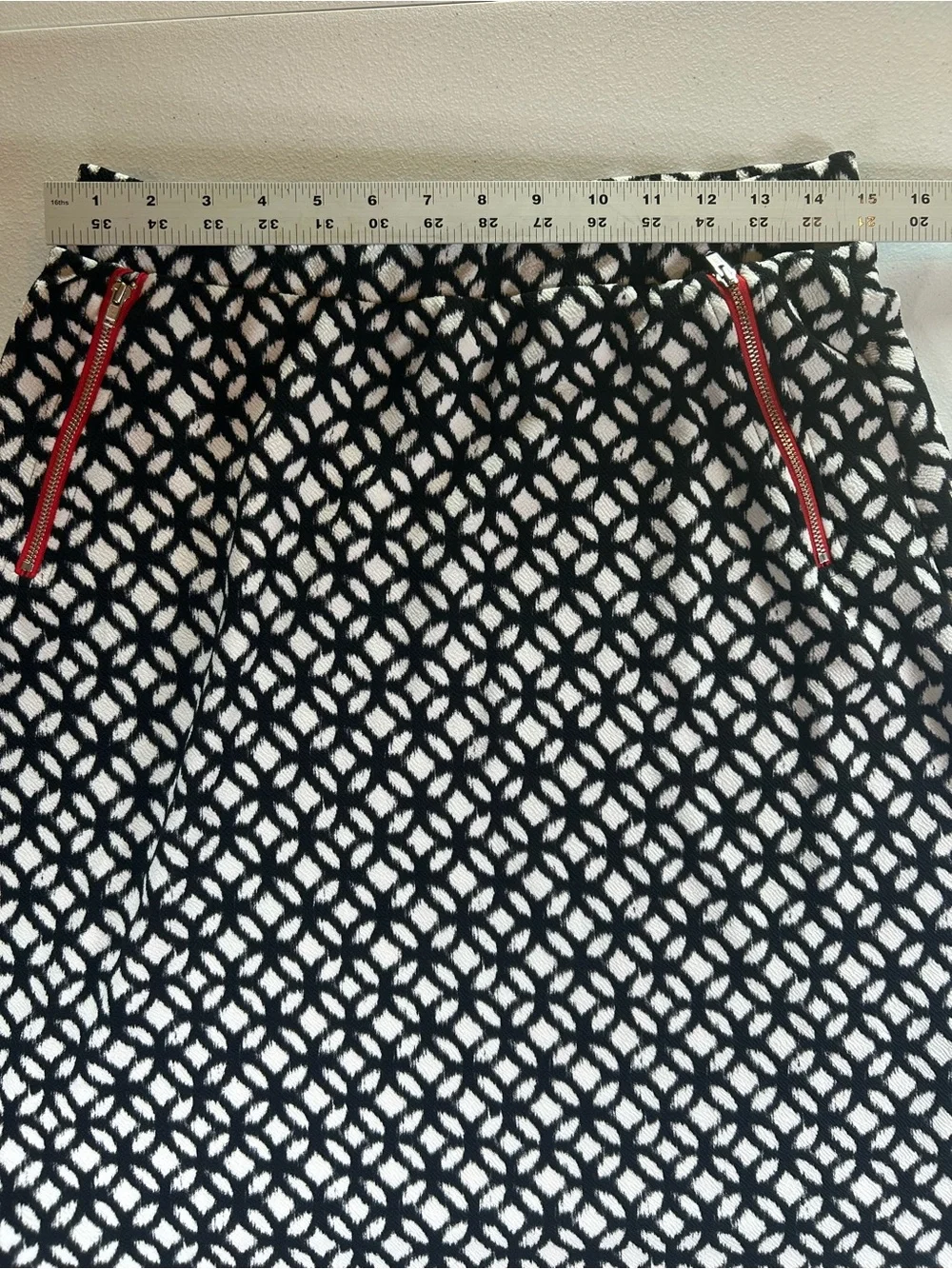 Le Lis Black White Geometric Mini Skirt Red Zipper Detail Made in USA Size XL